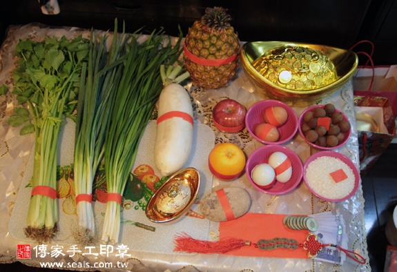楊寶寶(新北汐止區到府嬰兒寶寶滿月剃頭理髮、免費到府嬰兒剃胎毛儀式吉祥話)。到府剃頭剃胎毛主持、專業拍照、DVD光碟、證書。★購買「臍帶章、肚臍章、胎毛筆刷印章」贈送：剃頭、收涎、抓周，三選一。2015.11.20 照片1